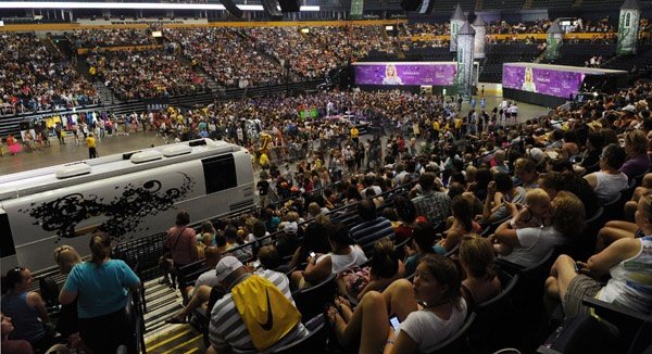 Taylor Swift at Taylor Swift's 13 Hour Meet & Greet — photo 55