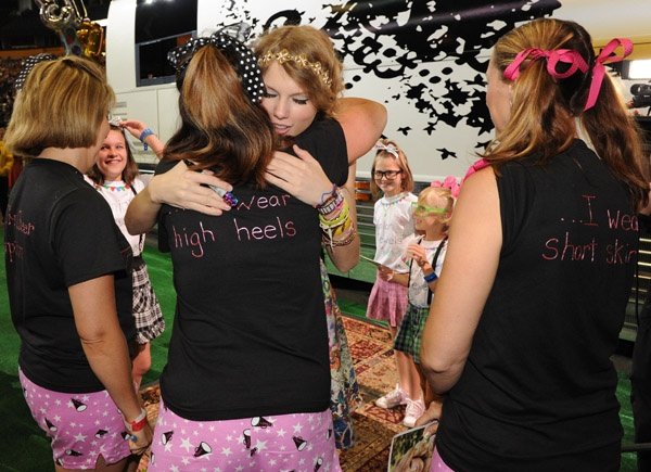 Taylor Swift at Taylor Swift's 13 Hour Meet & Greet — photo 56