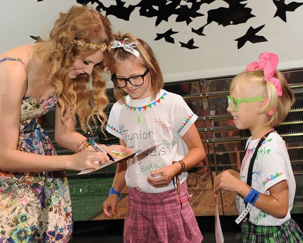 Taylor Swift at Taylor Swift's 13 Hour Meet & Greet — photo 58