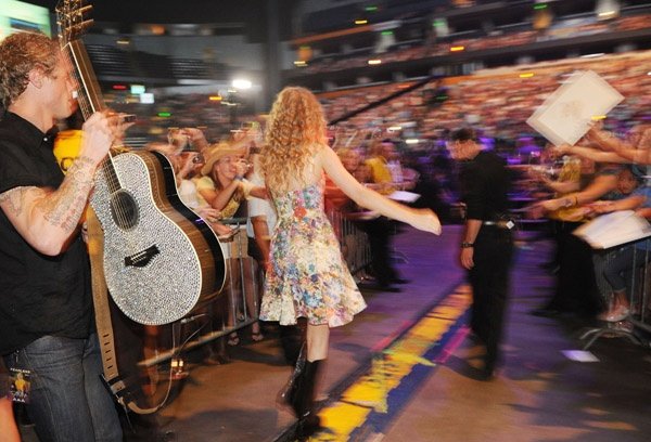 Taylor Swift at Taylor Swift's 13 Hour Meet & Greet — photo 59