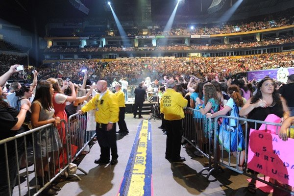 Taylor Swift at Taylor Swift's 13 Hour Meet & Greet — photo 60