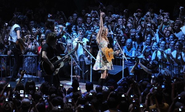 Taylor Swift at Taylor Swift's 13 Hour Meet & Greet — photo 61