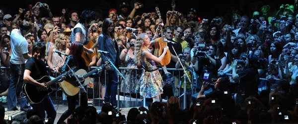 Taylor Swift at Taylor Swift's 13 Hour Meet & Greet — photo 62