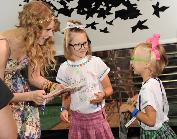 Taylor Swift at Taylor Swift's 13 Hour Meet & Greet — photo 68