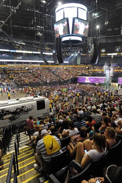 Taylor Swift at Taylor Swift's 13 Hour Meet & Greet — photo 69