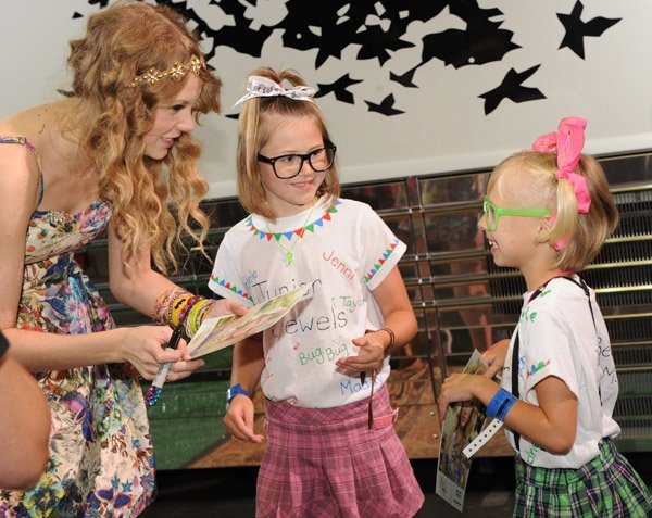 Taylor Swift at Taylor Swift's 13 Hour Meet & Greet — photo 70