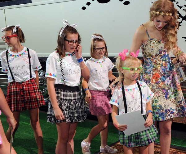 Taylor Swift at Taylor Swift's 13 Hour Meet & Greet — photo 71