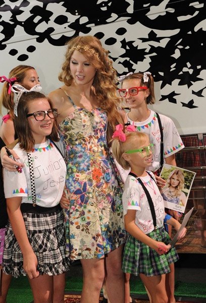 Taylor Swift at Taylor Swift's 13 Hour Meet & Greet — photo 72