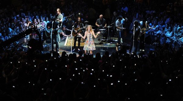 Taylor Swift at Taylor Swift's 13 Hour Meet & Greet — photo 73