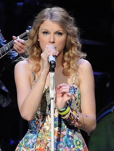 Taylor Swift at Taylor Swift's 13 Hour Meet & Greet — photo 76