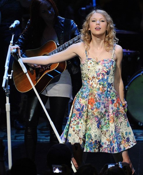 Taylor Swift at Taylor Swift's 13 Hour Meet & Greet — photo 77