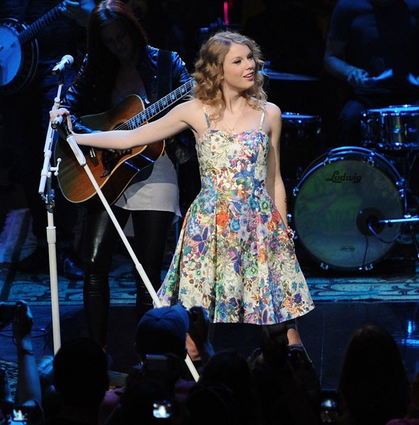 Taylor Swift at Taylor Swift's 13 Hour Meet & Greet — photo 78