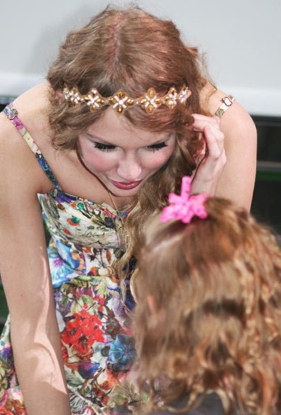 Taylor Swift at Taylor Swift's 13 Hour Meet & Greet — photo 83