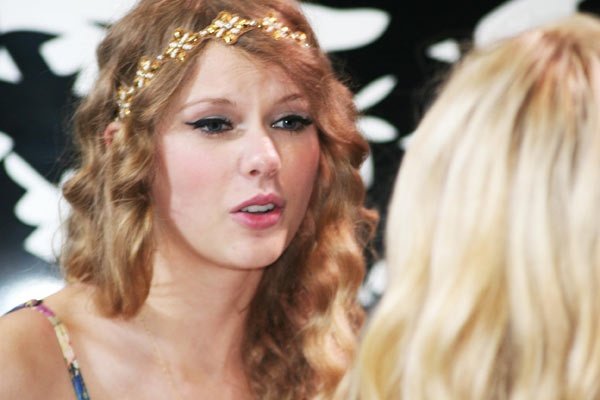 Taylor Swift at Taylor Swift's 13 Hour Meet & Greet — photo 84