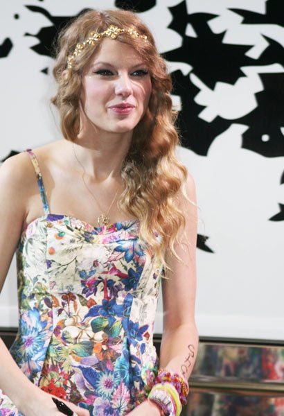 Taylor Swift at Taylor Swift's 13 Hour Meet & Greet — photo 90