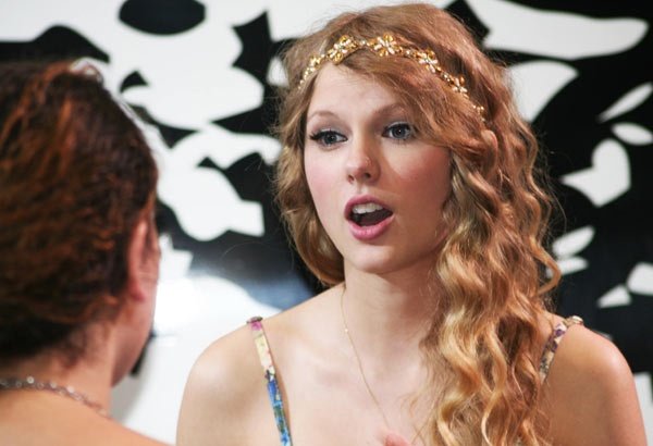 Taylor Swift at Taylor Swift's 13 Hour Meet & Greet — photo 91