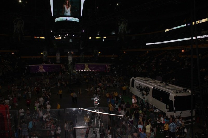 Taylor Swift at Taylor Swift's 13 Hour Meet & Greet — photo 94