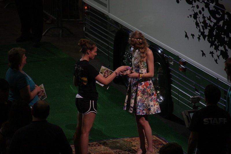 Taylor Swift at Taylor Swift's 13 Hour Meet & Greet — photo 97