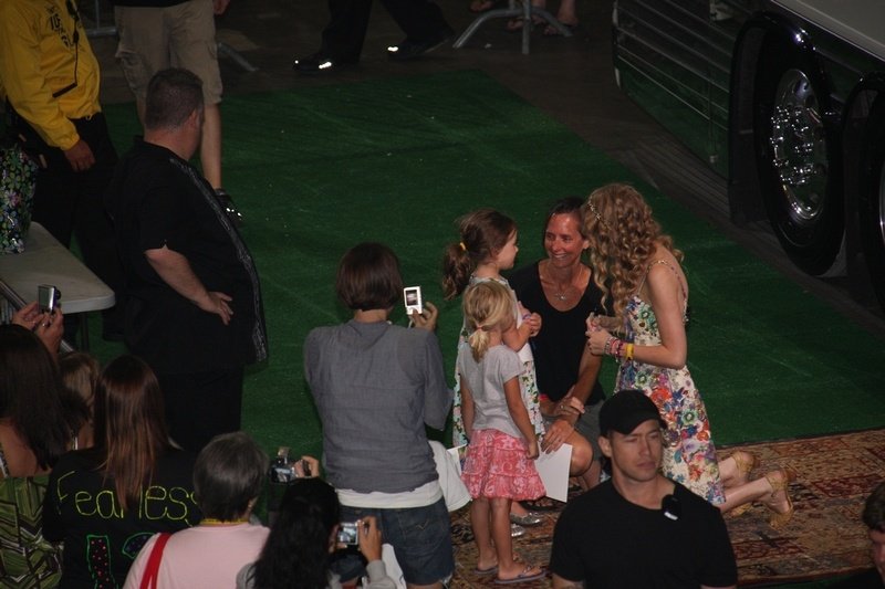 Taylor Swift at Taylor Swift's 13 Hour Meet & Greet — photo 103