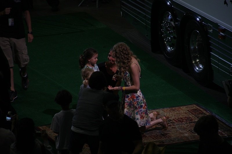 Taylor Swift at Taylor Swift's 13 Hour Meet & Greet — photo 104
