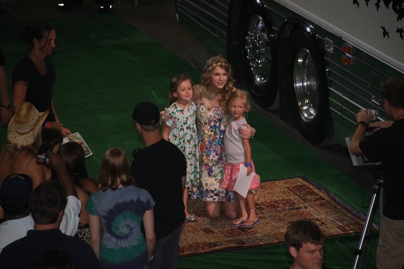 Taylor Swift at Taylor Swift's 13 Hour Meet & Greet — photo 109