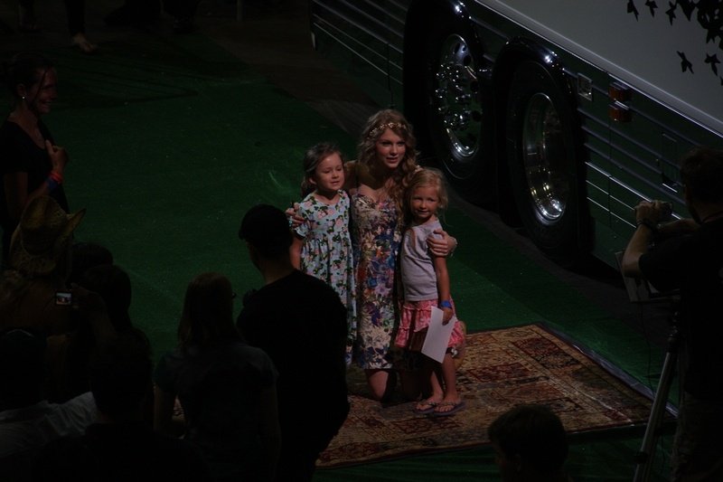 Taylor Swift at Taylor Swift's 13 Hour Meet & Greet — photo 110