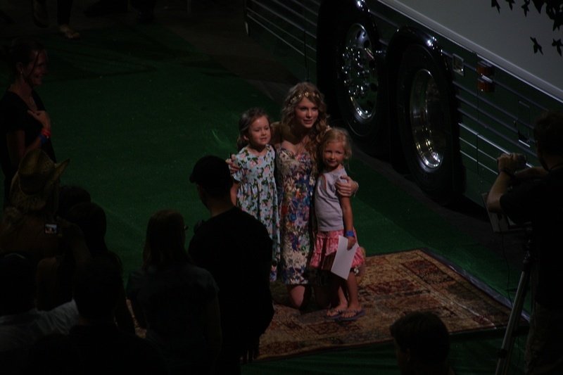 Taylor Swift at Taylor Swift's 13 Hour Meet & Greet — photo 111