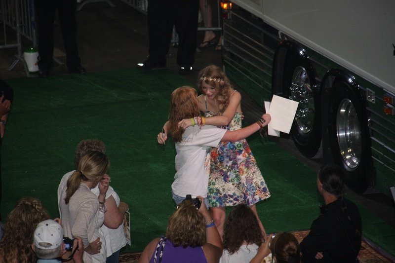 Taylor Swift at Taylor Swift's 13 Hour Meet & Greet — photo 115