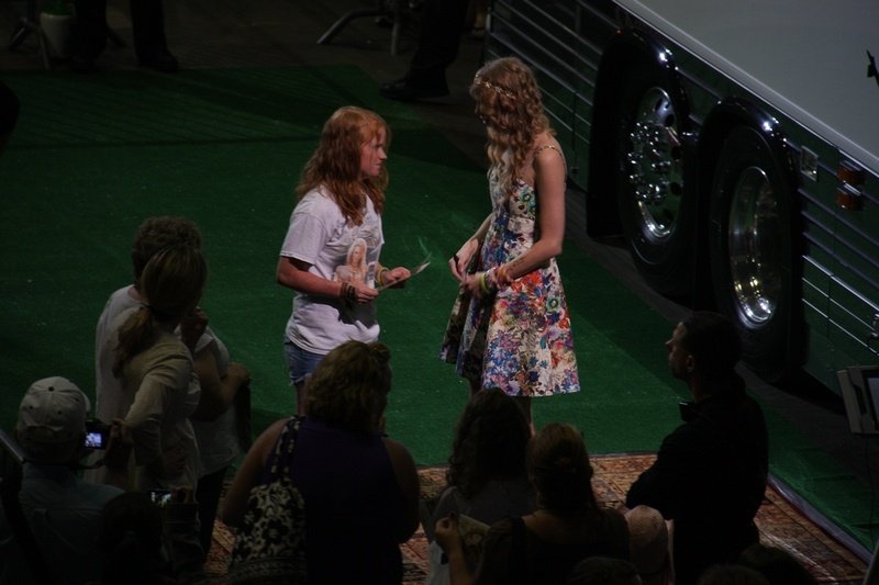 Taylor Swift at Taylor Swift's 13 Hour Meet & Greet — photo 118