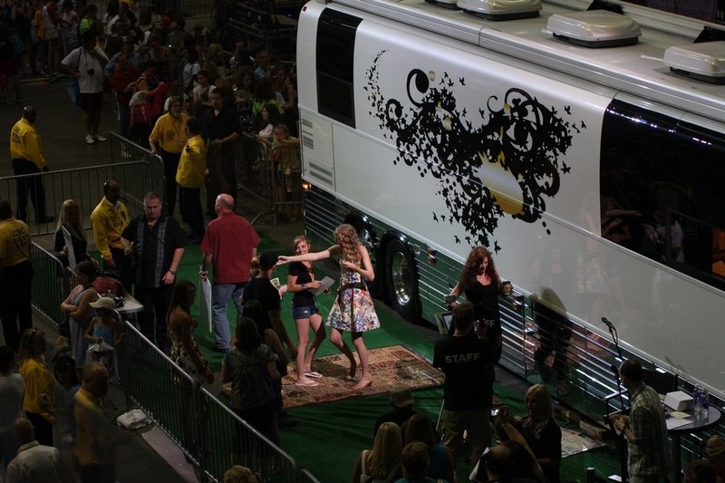 Taylor Swift at Taylor Swift's 13 Hour Meet & Greet — photo 122