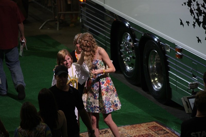 Taylor Swift at Taylor Swift's 13 Hour Meet & Greet — photo 123