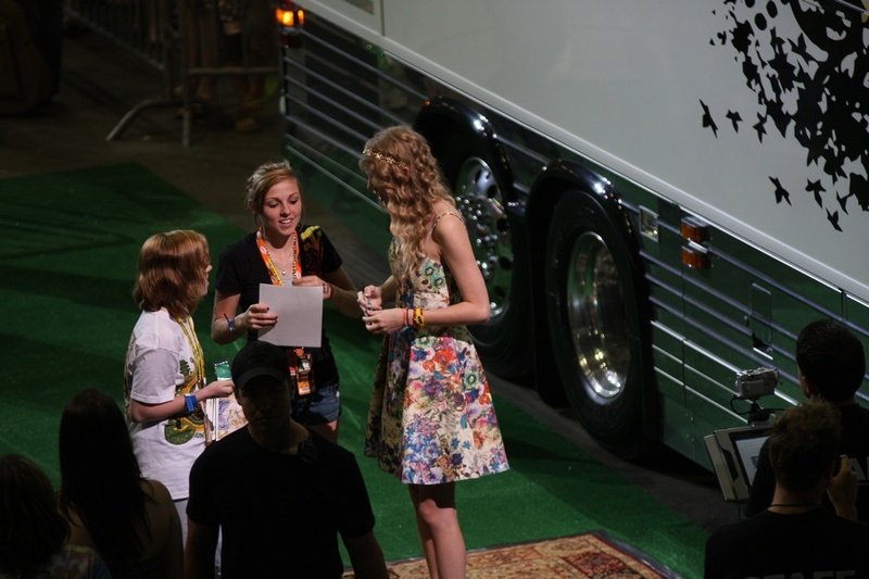 Taylor Swift at Taylor Swift's 13 Hour Meet & Greet — photo 124