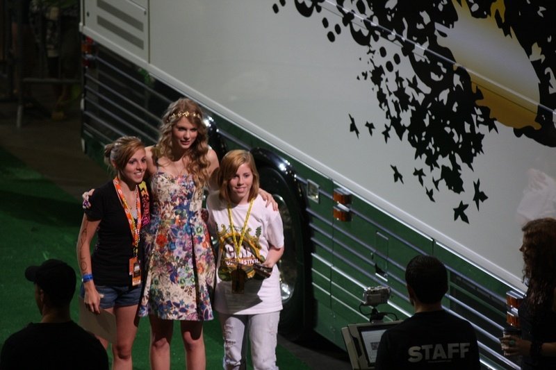 Taylor Swift at Taylor Swift's 13 Hour Meet & Greet — photo 125