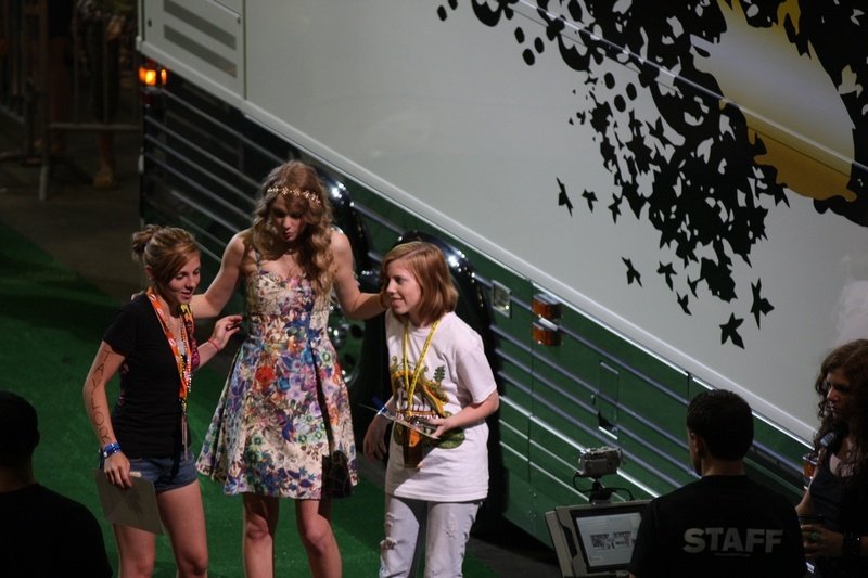 Taylor Swift at Taylor Swift's 13 Hour Meet & Greet — photo 126
