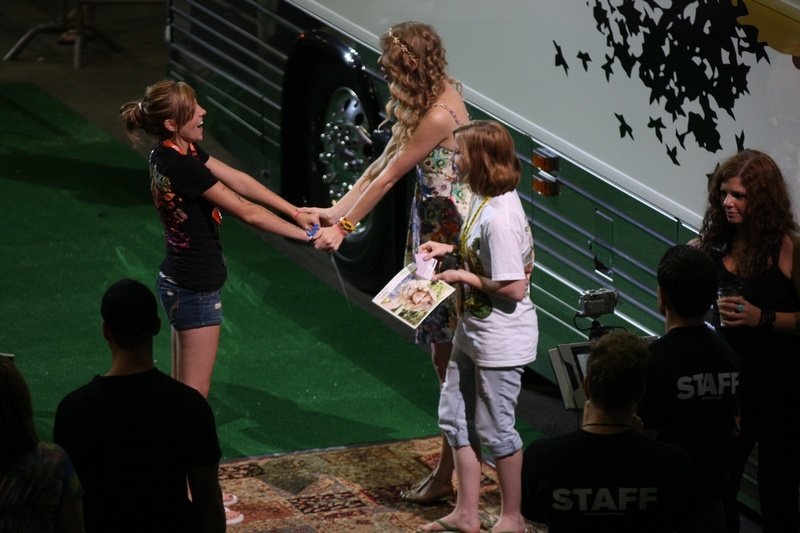 Taylor Swift at Taylor Swift's 13 Hour Meet & Greet — photo 127