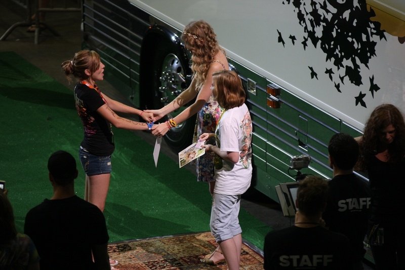 Taylor Swift at Taylor Swift's 13 Hour Meet & Greet — photo 128