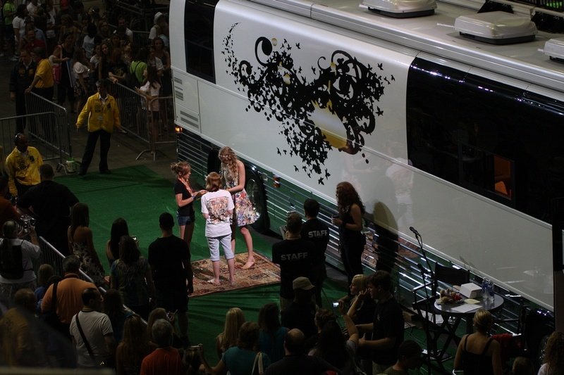 Taylor Swift at Taylor Swift's 13 Hour Meet & Greet — photo 132