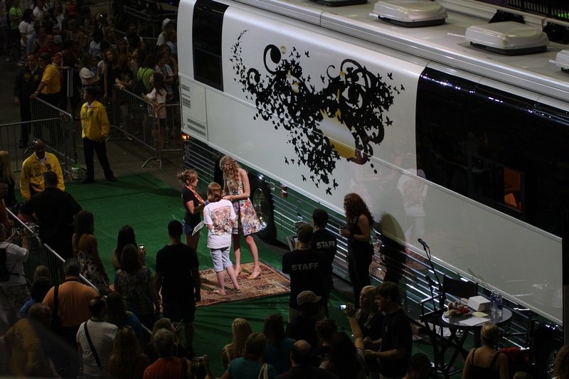 Taylor Swift at Taylor Swift's 13 Hour Meet & Greet — photo 133