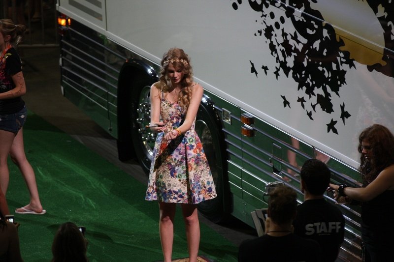 Taylor Swift at Taylor Swift's 13 Hour Meet & Greet — photo 134