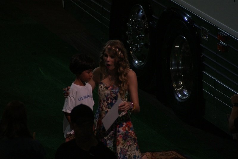 Taylor Swift at Taylor Swift's 13 Hour Meet & Greet — photo 135