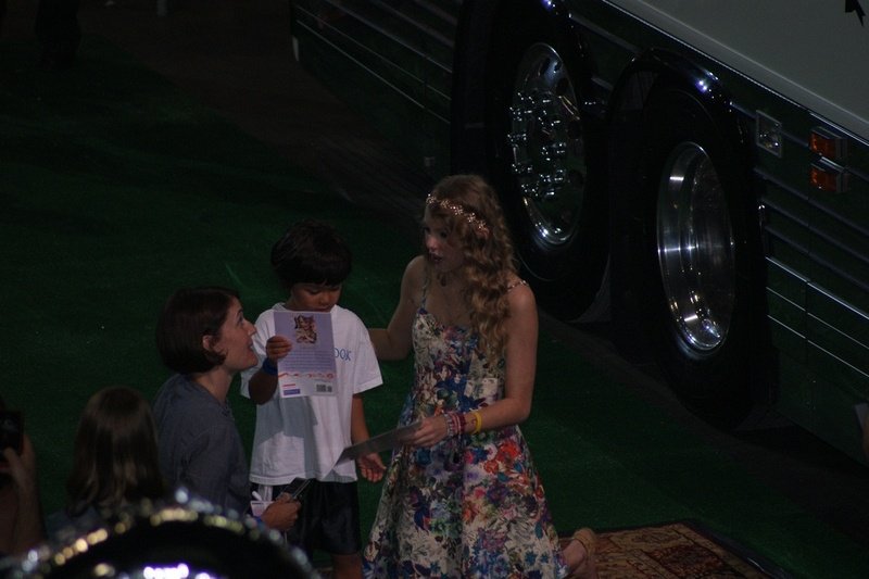 Taylor Swift at Taylor Swift's 13 Hour Meet & Greet — photo 136