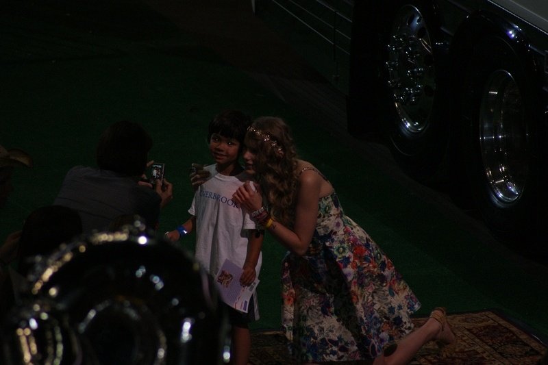 Taylor Swift at Taylor Swift's 13 Hour Meet & Greet — photo 137