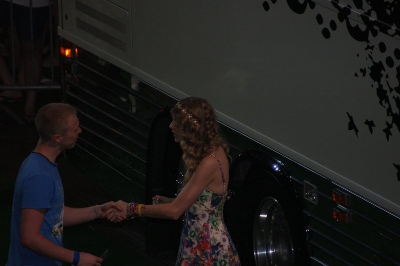 Taylor Swift at Taylor Swift's 13 Hour Meet & Greet — photo 141