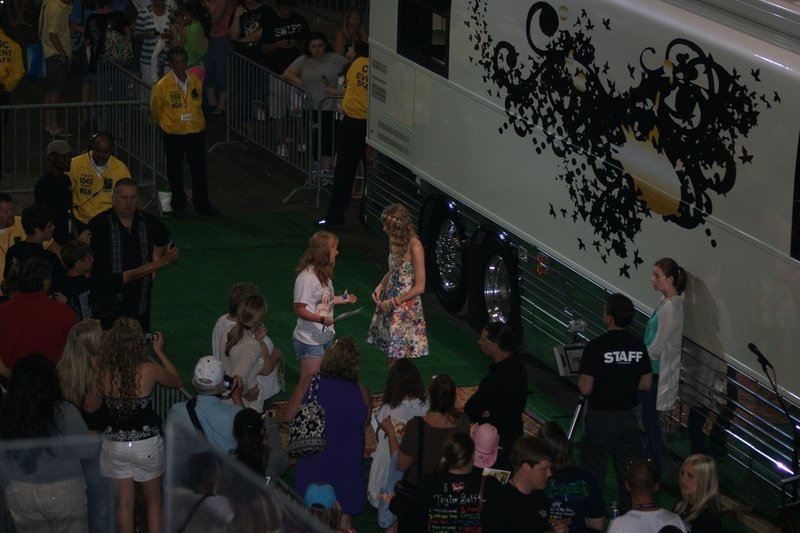 Taylor Swift at Taylor Swift's 13 Hour Meet & Greet — photo 145