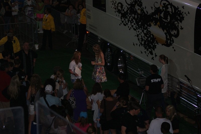 Taylor Swift at Taylor Swift's 13 Hour Meet & Greet — photo 146