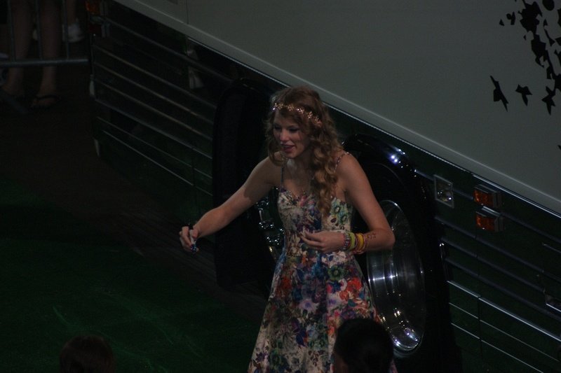 Taylor Swift at Taylor Swift's 13 Hour Meet & Greet — photo 149