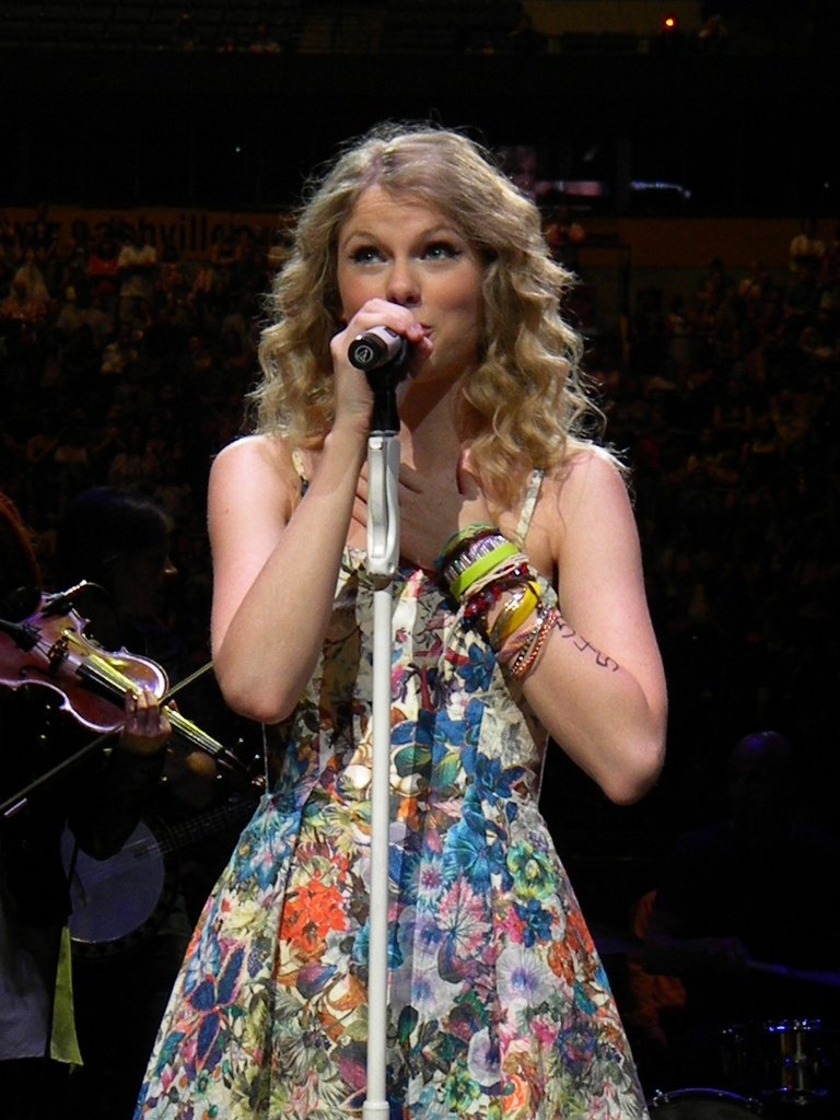 Taylor Swift at Taylor Swift's 13 Hour Meet & Greet — photo 152