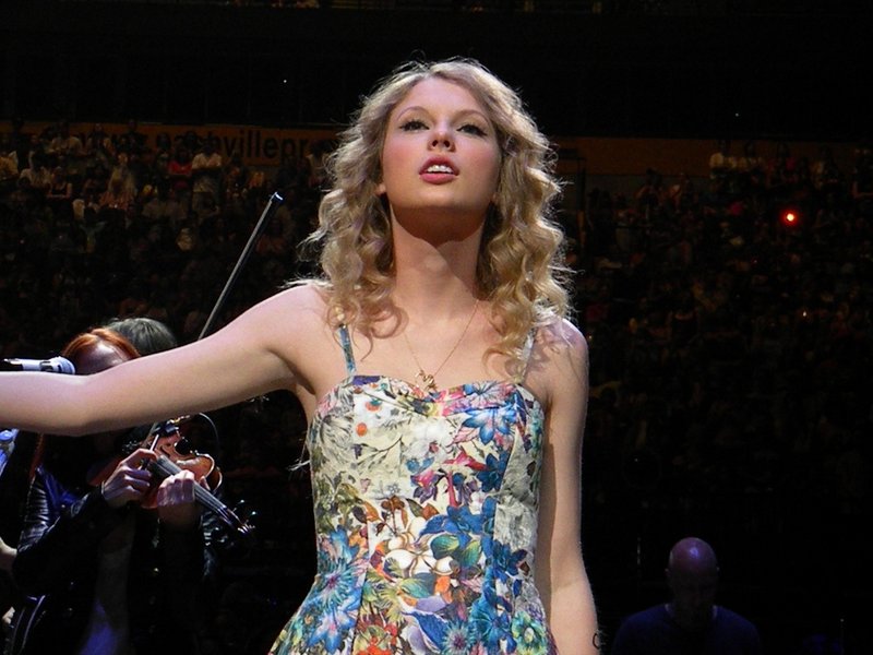 Taylor Swift at Taylor Swift's 13 Hour Meet & Greet — photo 153