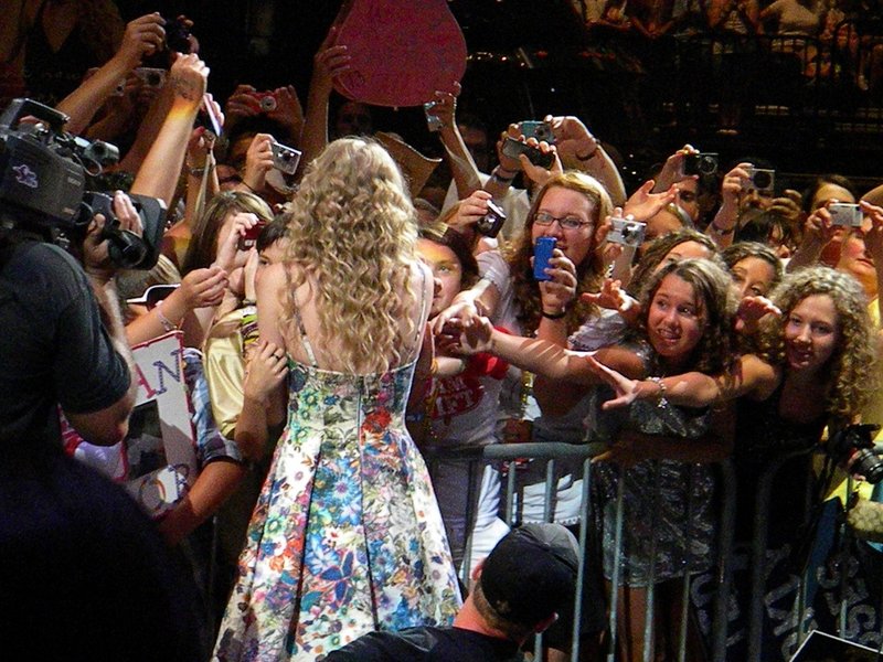 Taylor Swift at Taylor Swift's 13 Hour Meet & Greet — photo 157