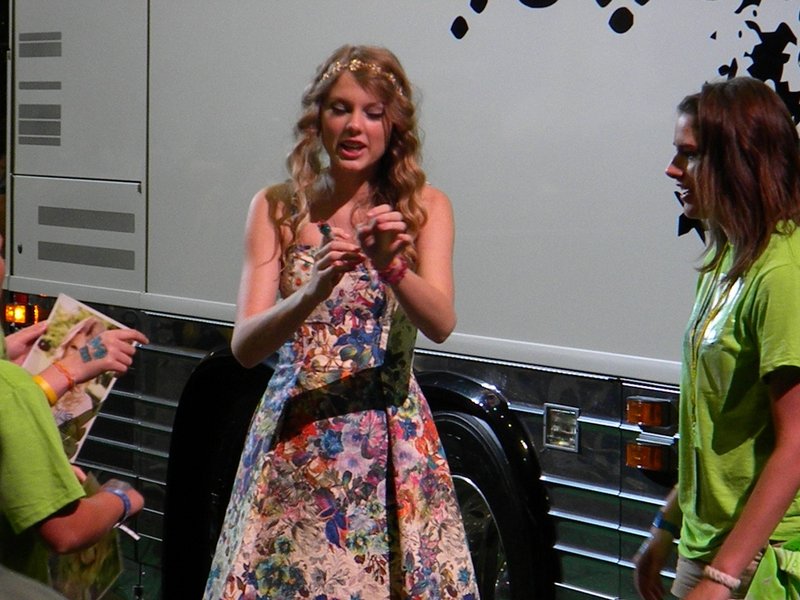 Taylor Swift at Taylor Swift's 13 Hour Meet & Greet — photo 158